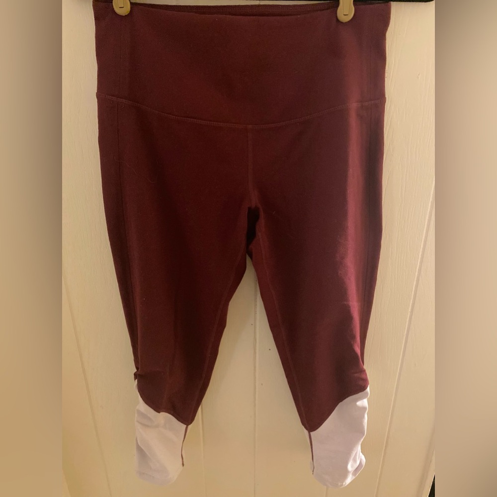 Z By Zella Womens Cropped Leggings Medium Red Burgundy Ruched Hem Workout Yoga